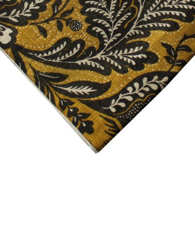 Almofada Amarela com Padrão Floral Preto e Branco