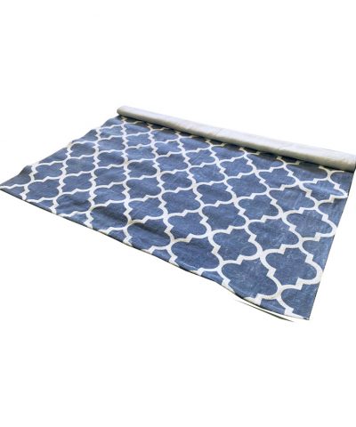 Tapete Padrão Azul e Branco